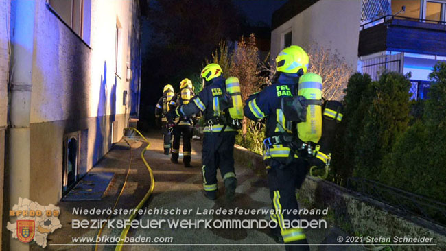 20210427 Wohnungsbrand mit schwerverletzter Frau im Badener Ortsteil Weikersdorf  Foto: © Freiwillige Feuerwehr Baden-Stadt / Stefan Schneider