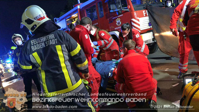 20210427 Wohnungsbrand mit schwerverletzter Frau im Badener Ortsteil Weikersdorf  Foto: © Freiwillige Feuerwehr Baden-Stadt / Stefan Schneider