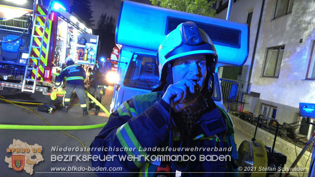 20210427 Wohnungsbrand mit schwerverletzter Frau im Badener Ortsteil Weikersdorf  Foto: © Freiwillige Feuerwehr Baden-Stadt / Stefan Schneider