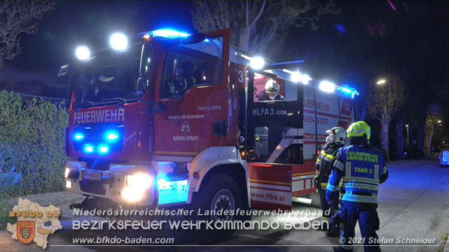 20210427 Wohnungsbrand mit schwerverletzter Frau im Badener Ortsteil Weikersdorf  Foto: © Freiwillige Feuerwehr Baden-Stadt / Stefan Schneider