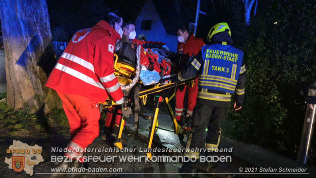 20210427 Wohnungsbrand mit schwerverletzter Frau im Badener Ortsteil Weikersdorf  Foto: © Freiwillige Feuerwehr Baden-Stadt / Stefan Schneider
