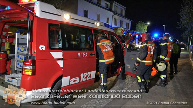 20210427 Wohnungsbrand mit schwerverletzter Frau im Badener Ortsteil Weikersdorf  Foto: © Freiwillige Feuerwehr Baden-Stadt / Stefan Schneider