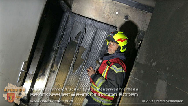 20210427 Wohnungsbrand mit schwerverletzter Frau im Badener Ortsteil Weikersdorf  Foto: © Freiwillige Feuerwehr Baden-Stadt / Stefan Schneider