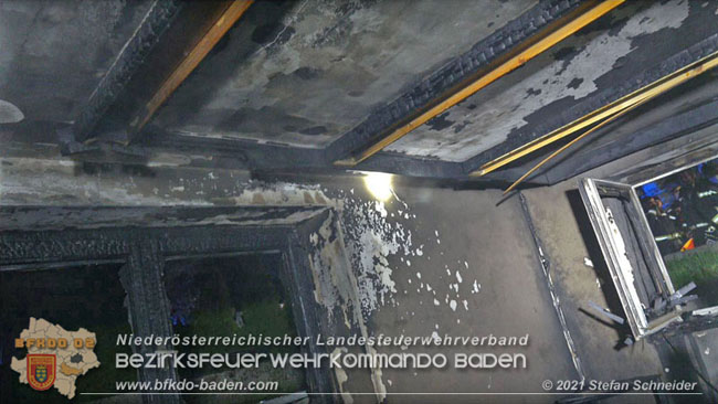 20210427 Wohnungsbrand mit schwerverletzter Frau im Badener Ortsteil Weikersdorf  Foto: © Freiwillige Feuerwehr Baden-Stadt / Stefan Schneider