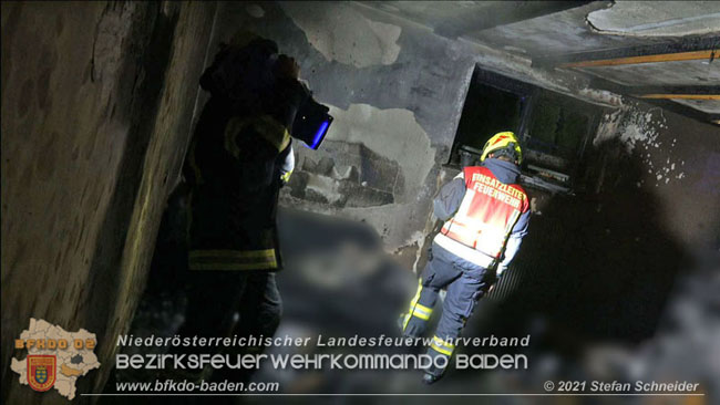 20210427 Wohnungsbrand mit schwerverletzter Frau im Badener Ortsteil Weikersdorf  Foto: © Freiwillige Feuerwehr Baden-Stadt / Stefan Schneider