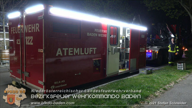 20210427 Wohnungsbrand mit schwerverletzter Frau im Badener Ortsteil Weikersdorf  Foto: © Freiwillige Feuerwehr Baden-Stadt / Stefan Schneider