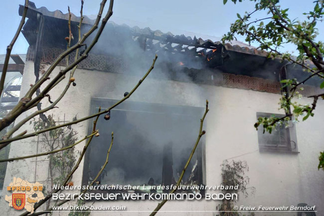20210503 Wohnhausbrand mit Personenrettung in Berndorf  Foto: © Freiwillige Feuerwehr Berndorf-Stadt