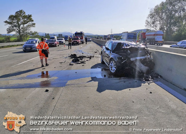20210510 PKW auf Absicherungsfahrzeug der ASFiNAG auf der A2 aufgefahren  Foto: © Freiwillige Feuerwehr Leobersdorf