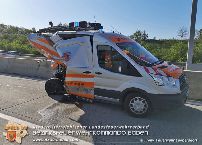 20210510 PKW auf Absicherungsfahrzeug der ASFiNAG auf der A2 aufgefahren  Foto: © Freiwillige Feuerwehr Leobersdorf