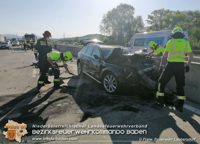 20210510 PKW auf Absicherungsfahrzeug der ASFiNAG auf der A2 aufgefahren  Foto: © Freiwillige Feuerwehr Leobersdorf