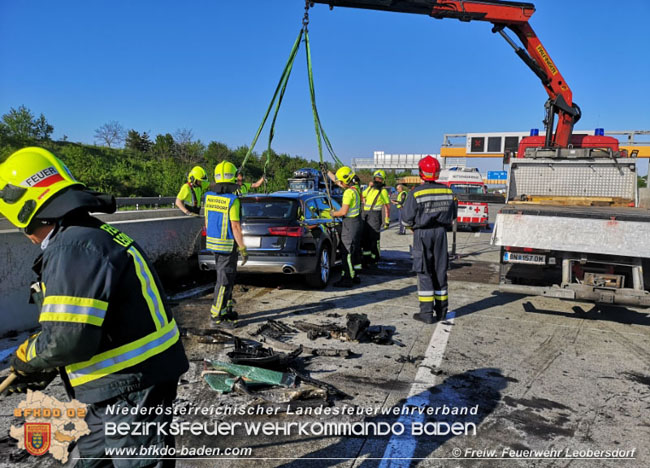 20210510 PKW auf Absicherungsfahrzeug der ASFiNAG auf der A2 aufgefahren  Foto: © Freiwillige Feuerwehr Leobersdorf