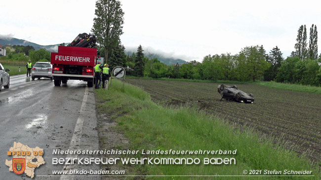 20210524 Fahrzeugüberschlag auf der LB210 bei Tribuswinkel Foto: © Stefan Schneider 20210524 Fahrzeugüberschlag auf der LB210 bei Tribuswinkel Foto: © Stefan Schneider