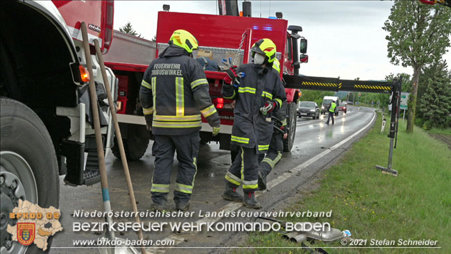20210524 Fahrzeugüberschlag auf der LB210 bei Tribuswinkel Foto: © Stefan Schneider 20210524 Fahrzeugüberschlag auf der LB210 bei Tribuswinkel Foto: © Stefan Schneider