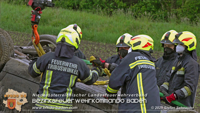 20210524 Fahrzeugüberschlag auf der LB210 bei Tribuswinkel Foto: © Stefan Schneider 20210524 Fahrzeugüberschlag auf der LB210 bei Tribuswinkel Foto: © Stefan Schneider