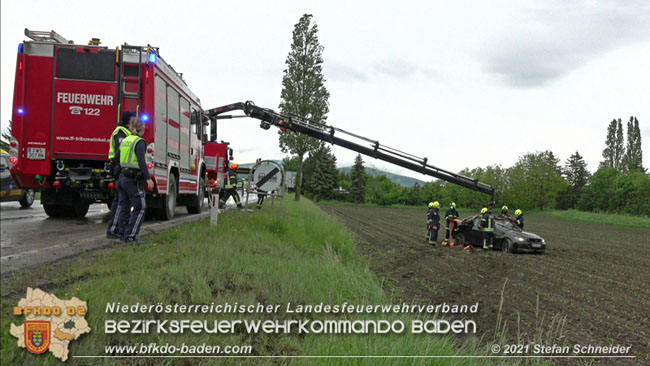 20210524 Fahrzeugüberschlag auf der LB210 bei Tribuswinkel Foto: © Stefan Schneider 20210524 Fahrzeugüberschlag auf der LB210 bei Tribuswinkel Foto: © Stefan Schneider