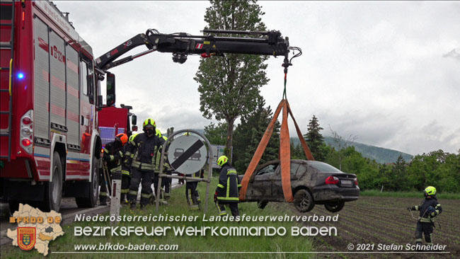 20210524 Fahrzeugüberschlag auf der LB210 bei Tribuswinkel Foto: © Stefan Schneider 20210524 Fahrzeugüberschlag auf der LB210 bei Tribuswinkel Foto: © Stefan Schneider