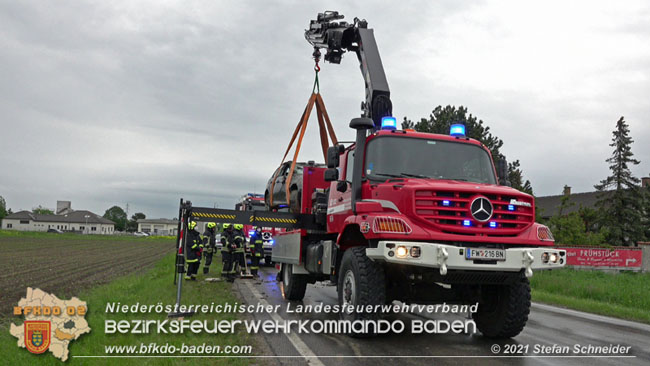 20210524 Fahrzeugüberschlag auf der LB210 bei Tribuswinkel Foto: © Stefan Schneider 20210524 Fahrzeugüberschlag auf der LB210 bei Tribuswinkel Foto: © Stefan Schneider