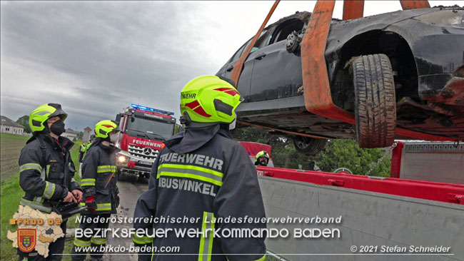 20210524 Fahrzeugüberschlag auf der LB210 bei Tribuswinkel Foto: © Stefan Schneider 20210524 Fahrzeugüberschlag auf der LB210 bei Tribuswinkel Foto: © Stefan Schneider