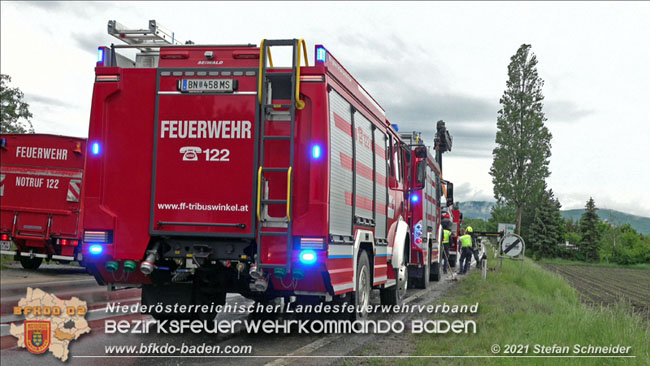 20210524 Fahrzeugüberschlag auf der LB210 bei Tribuswinkel Foto: © Stefan Schneider 20210524 Fahrzeugüberschlag auf der LB210 bei Tribuswinkel Foto: © Stefan Schneider