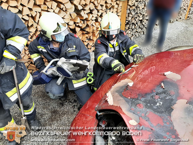 20210528 Fahrzeugbrand in Siegenfeld  Foto: © Freiwillige Feuerwehr Siegengfeld