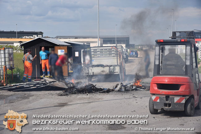 20210531 Brennende Ladung auf einem Kleintransporter  Foto: © Thomas Lenger Monatsrevue.at 