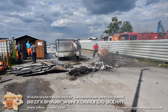 20210531 Brennende Ladung auf einem Kleintransporter  Foto: © Thomas Lenger Monatsrevue.at 