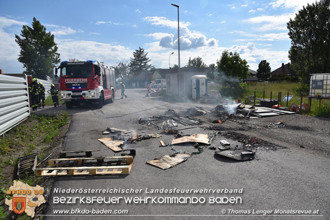 20210531 Brennende Ladung auf einem Kleintransporter  Foto: © Thomas Lenger Monatsrevue.at 
