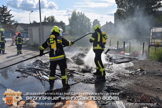 20210531 Brennende Ladung auf einem Kleintransporter  Foto: © Thomas Lenger Monatsrevue.at 