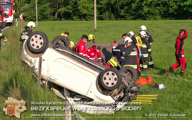 20210531 Menschenrettung nach Verkehrsunfall auf der L110 bei Klausen-Leopoldsdorf  Foto: © Stefan Schneider BFKDO Baden