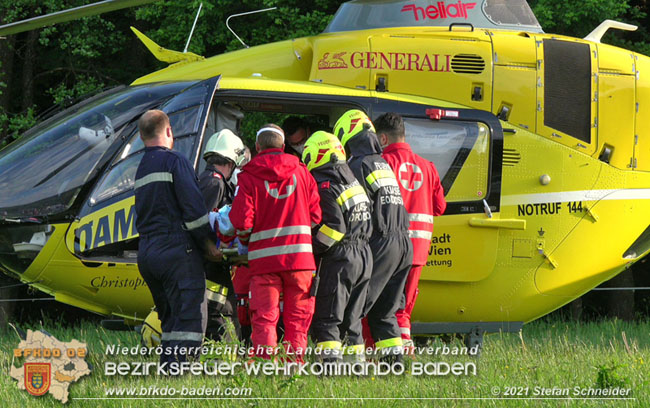 20210531 Menschenrettung nach Verkehrsunfall auf der L110 bei Klausen-Leopoldsdorf  Foto: © Stefan Schneider BFKDO Baden
