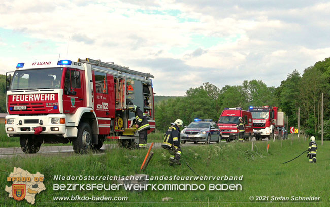 20210531 Menschenrettung nach Verkehrsunfall auf der L110 bei Klausen-Leopoldsdorf  Foto: © Stefan Schneider BFKDO Baden