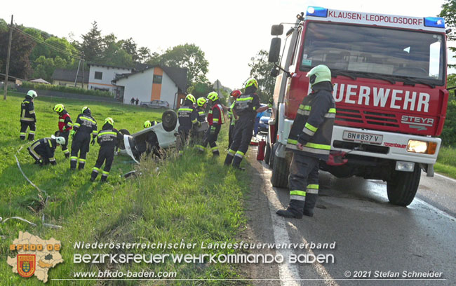 20210531 Menschenrettung nach Verkehrsunfall auf der L110 bei Klausen-Leopoldsdorf  Foto: © Stefan Schneider BFKDO Baden