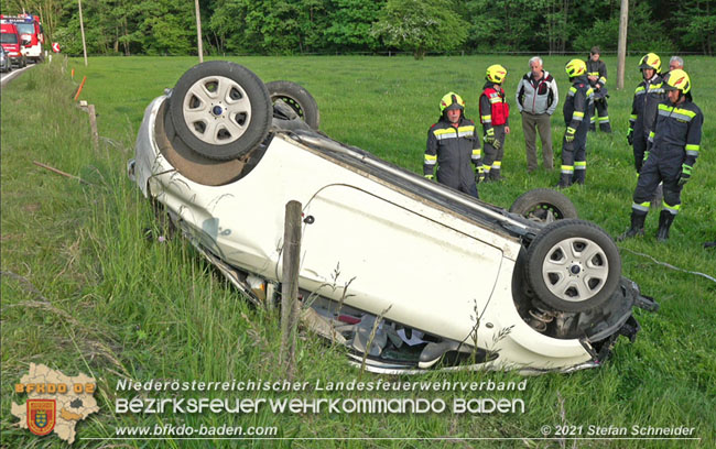 20210531 Menschenrettung nach Verkehrsunfall auf der L110 bei Klausen-Leopoldsdorf  Foto: © Stefan Schneider BFKDO Baden