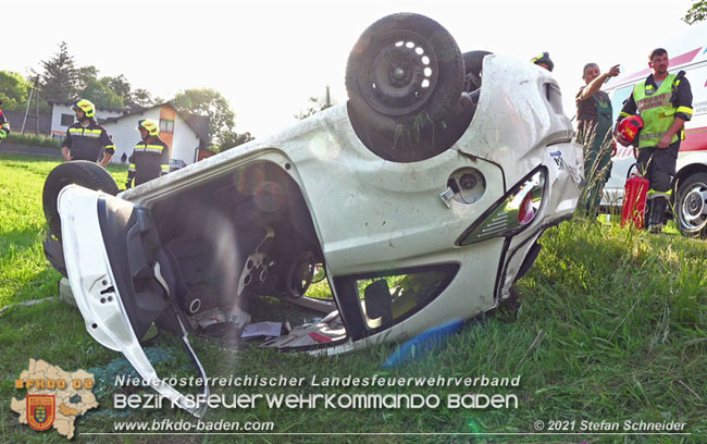 20210531 Menschenrettung nach Verkehrsunfall auf der L110 bei Klausen-Leopoldsdorf  Foto: © Stefan Schneider BFKDO Baden