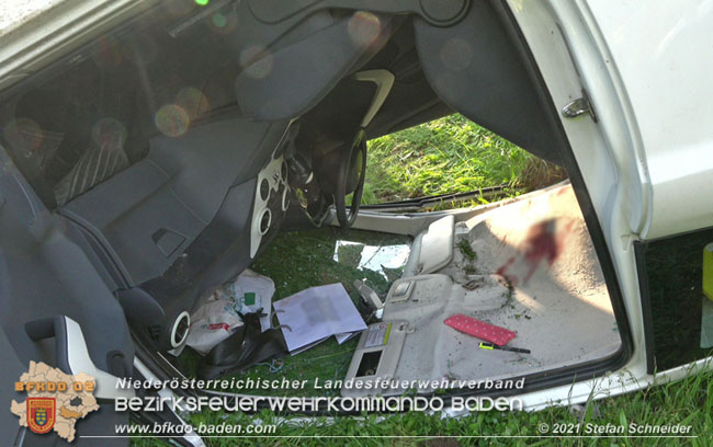 20210531 Menschenrettung nach Verkehrsunfall auf der L110 bei Klausen-Leopoldsdorf  Foto: © Stefan Schneider BFKDO Baden