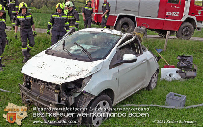 20210531 Menschenrettung nach Verkehrsunfall auf der L110 bei Klausen-Leopoldsdorf  Foto: © Stefan Schneider BFKDO Baden
