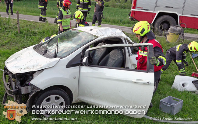 20210531 Menschenrettung nach Verkehrsunfall auf der L110 bei Klausen-Leopoldsdorf  Foto: © Stefan Schneider BFKDO Baden
