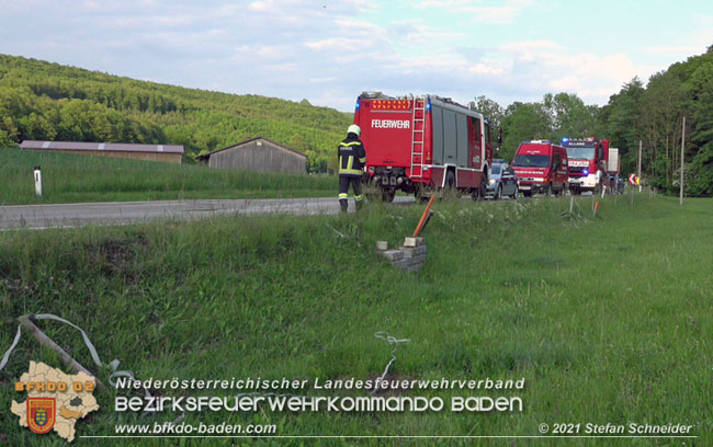 20210531 Menschenrettung nach Verkehrsunfall auf der L110 bei Klausen-Leopoldsdorf  Foto: © Stefan Schneider BFKDO Baden