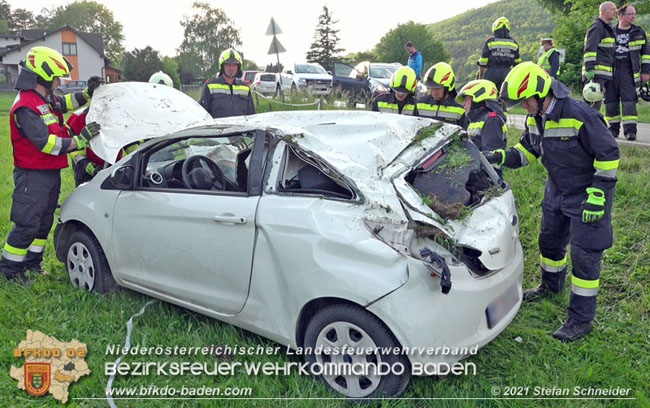 20210531 Menschenrettung nach Verkehrsunfall auf der L110 bei Klausen-Leopoldsdorf  Foto: © Stefan Schneider BFKDO Baden