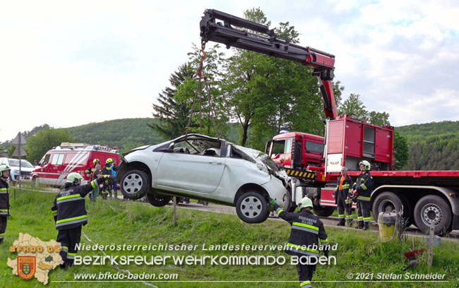 20210531 Menschenrettung nach Verkehrsunfall auf der L110 bei Klausen-Leopoldsdorf  Foto: © Stefan Schneider BFKDO Baden