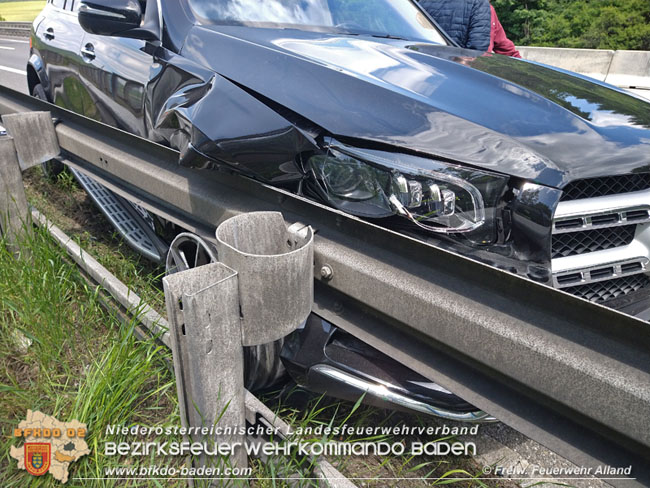 20210601 Verkehrsunfall auf der A21 zwischen Mayerling und Heiligenkreuz  Foto: © SB ÖA Alexandra Dietl Freiwillige Feuerwehr Alland