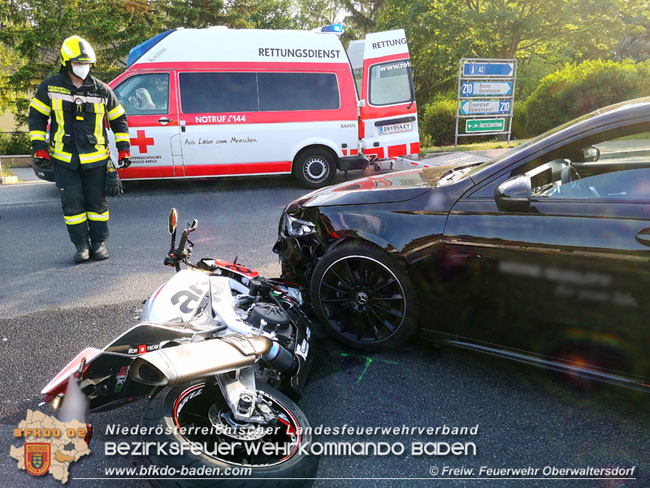 20210604 Verkehrsunfall - Motorrad unter PKW  Foto: © Freiwillige Feuerwehr Oberwaltersdorf