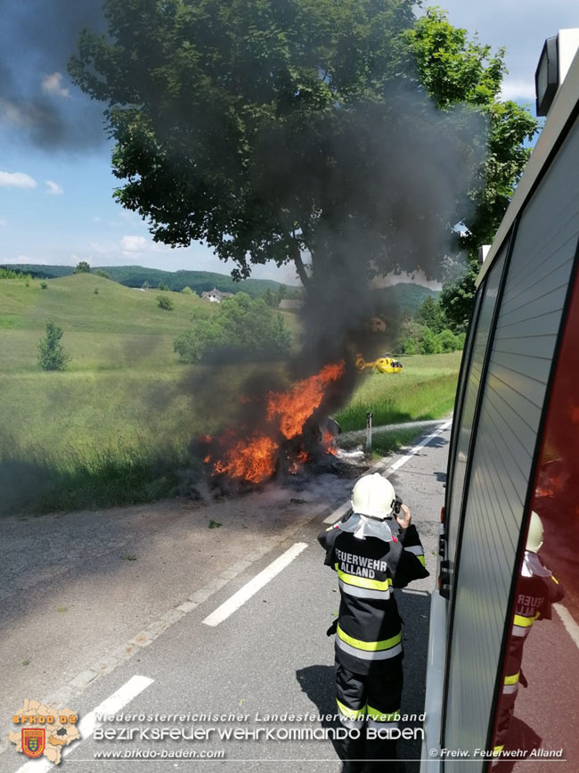 20210609 Verkehrsunfall auf der LB11 zwischen Alland und Groisbach  Foto: © Freiwillige Feuerwehr Alland 