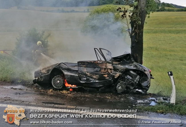 20210609 Verkehrsunfall auf der LB11 zwischen Alland und Groisbach  Foto: © Freiwillige Feuerwehr Alland 