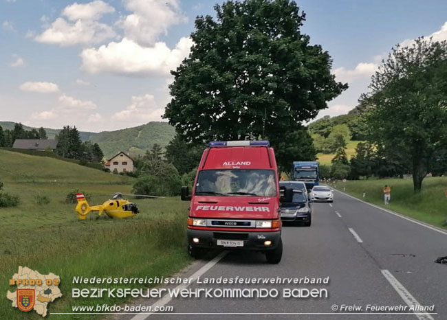 20210609 Verkehrsunfall auf der LB11 zwischen Alland und Groisbach  Foto: © Freiwillige Feuerwehr Alland 
