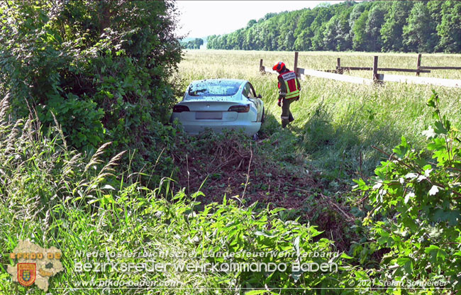 20210610 Spektakulaerer Verkehrsunfall mit einem Tesla auf der L4007 Foto: © Stefan Schneider BFKDO Baden 20210610 Spektakulaerer Verkehrsunfall mit einem Tesla auf der L4007 Foto: © Stefan Schneider BFKDO Baden