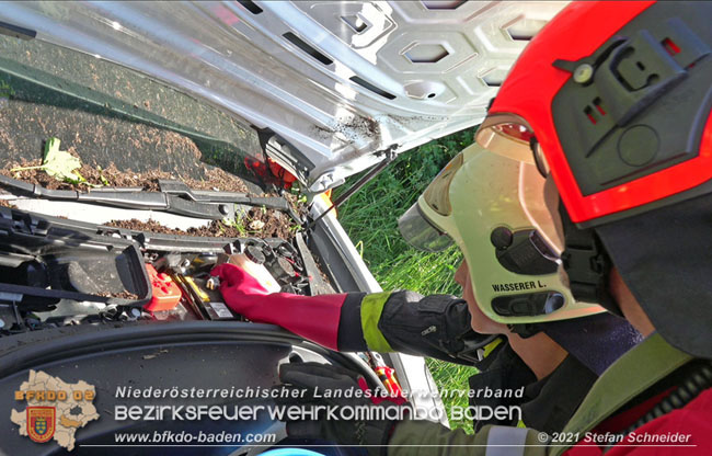 20210610 Spektakulaerer Verkehrsunfall mit einem Tesla auf der L4007 Foto: © Stefan Schneider BFKDO Baden 20210610 Spektakulaerer Verkehrsunfall mit einem Tesla auf der L4007 Foto: © Stefan Schneider BFKDO Baden