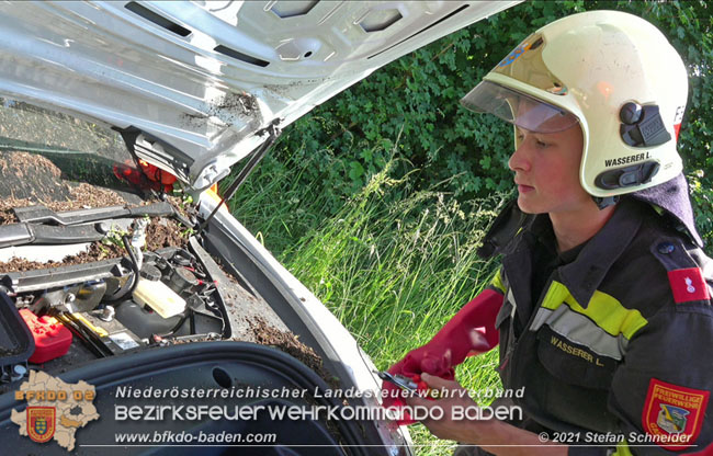 20210610 Spektakulaerer Verkehrsunfall mit einem Tesla auf der L4007 Foto: © Stefan Schneider BFKDO Baden 20210610 Spektakulaerer Verkehrsunfall mit einem Tesla auf der L4007 Foto: © Stefan Schneider BFKDO Baden