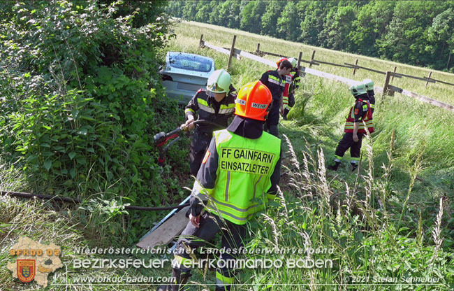 20210610 Spektakulaerer Verkehrsunfall mit einem Tesla auf der L4007 Foto: © Stefan Schneider BFKDO Baden 20210610 Spektakulaerer Verkehrsunfall mit einem Tesla auf der L4007 Foto: © Stefan Schneider BFKDO Baden