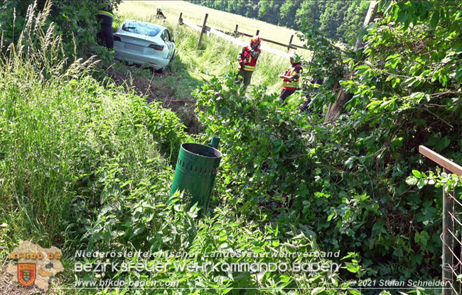 20210610 Spektakulaerer Verkehrsunfall mit einem Tesla auf der L4007 Foto: © Stefan Schneider BFKDO Baden 20210610 Spektakulaerer Verkehrsunfall mit einem Tesla auf der L4007 Foto: © Stefan Schneider BFKDO Baden